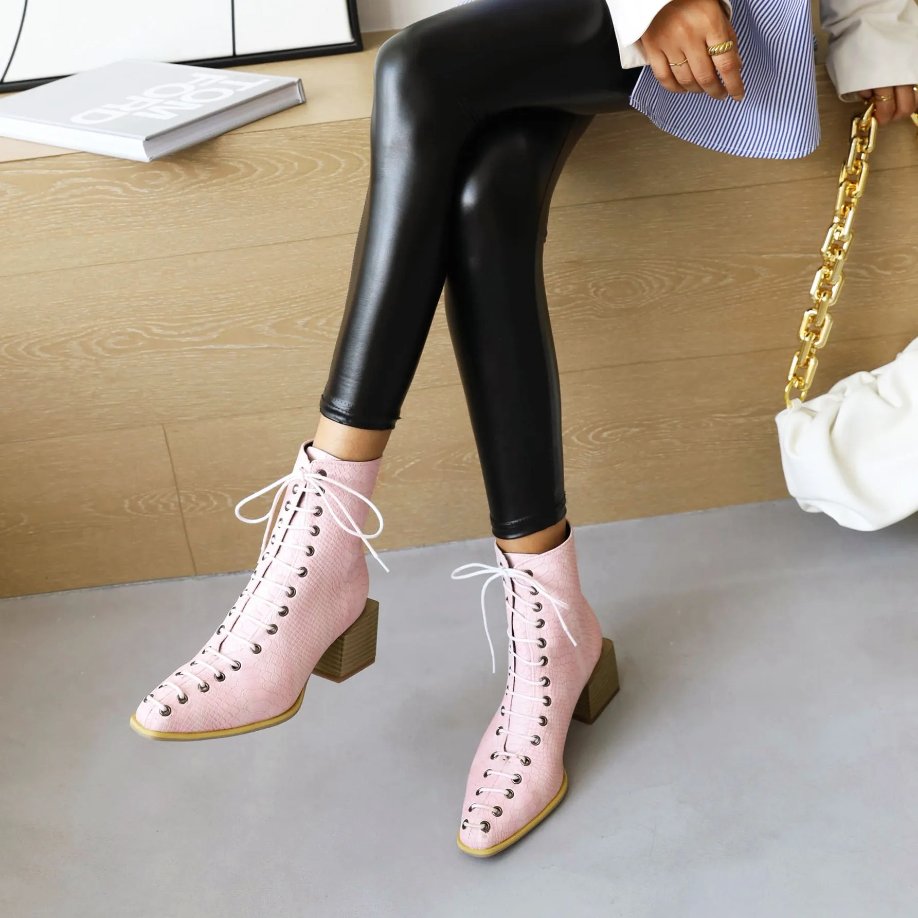 Bigsizeheels Calfskin lace-up Martin boots - Pink