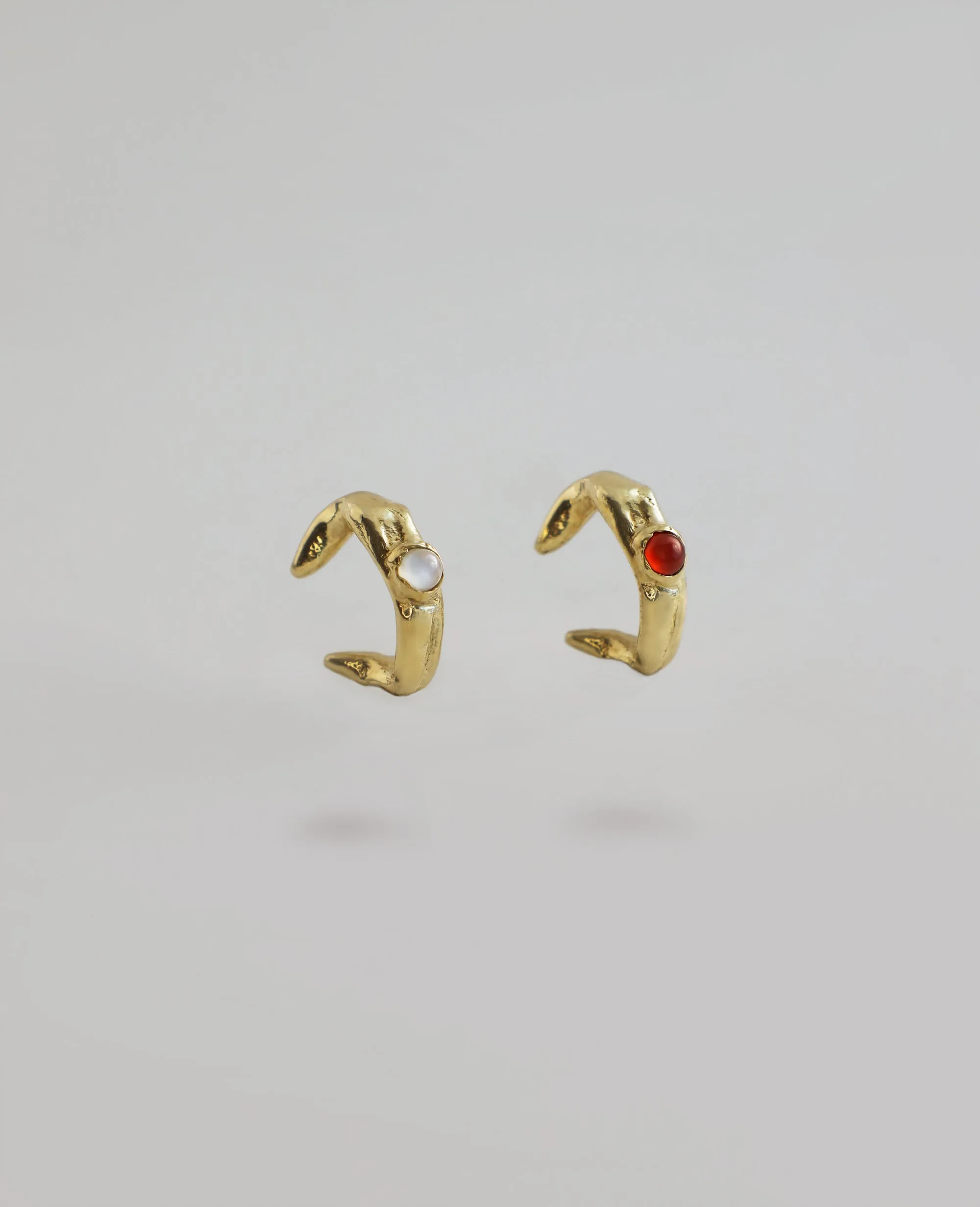 CAPRI THORNS // golden ear cuff